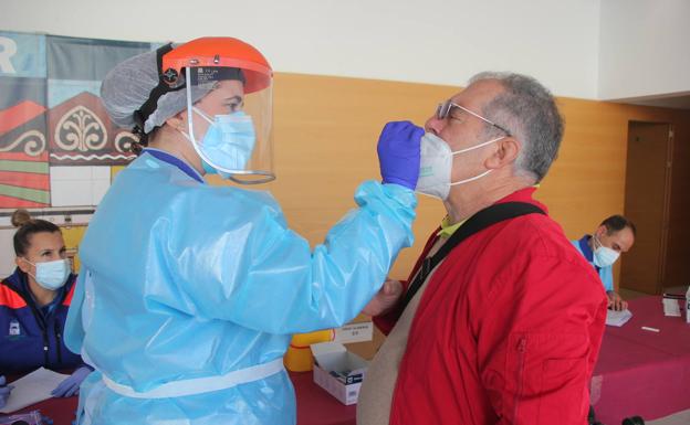 Los contagios del fin de semana disparan la tasa de incidencia en Almería hasta alcanzar los 820 casos