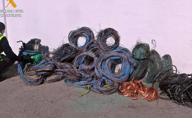 Detenido en Almería por robar cable de cobre y piezas de vehículos en varias viviendas de Almería