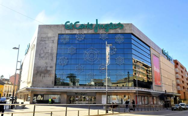 El «cierre temporal» de El Corte Inglés supone «un mazazo» para la ciudadanía linarense