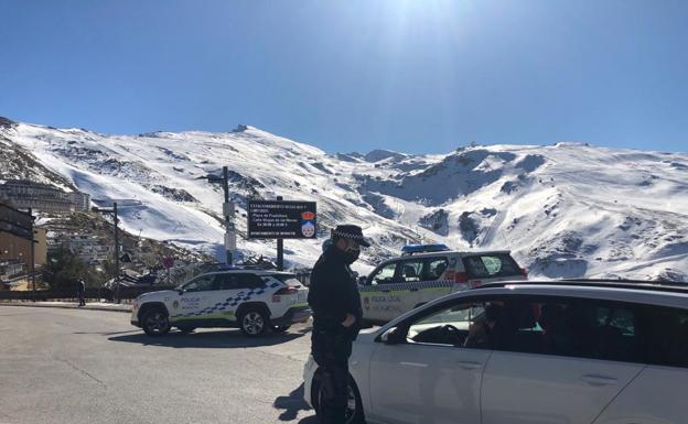 Veinticinco sanciones en Sierra Nevada en el primer día de cierres perimetrales en Granada