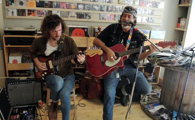 «Cuando hago rutas largas en moto en mi mente se van creando las próximas canciones»