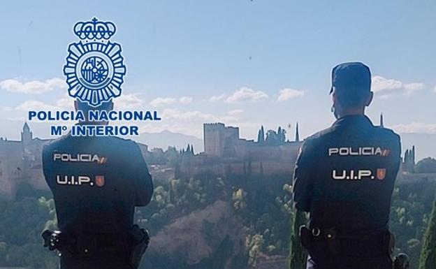 Cazados dos delincuentes en Granada en situación irregular por robos violentos en el Paseo del Salón y calle Elvira