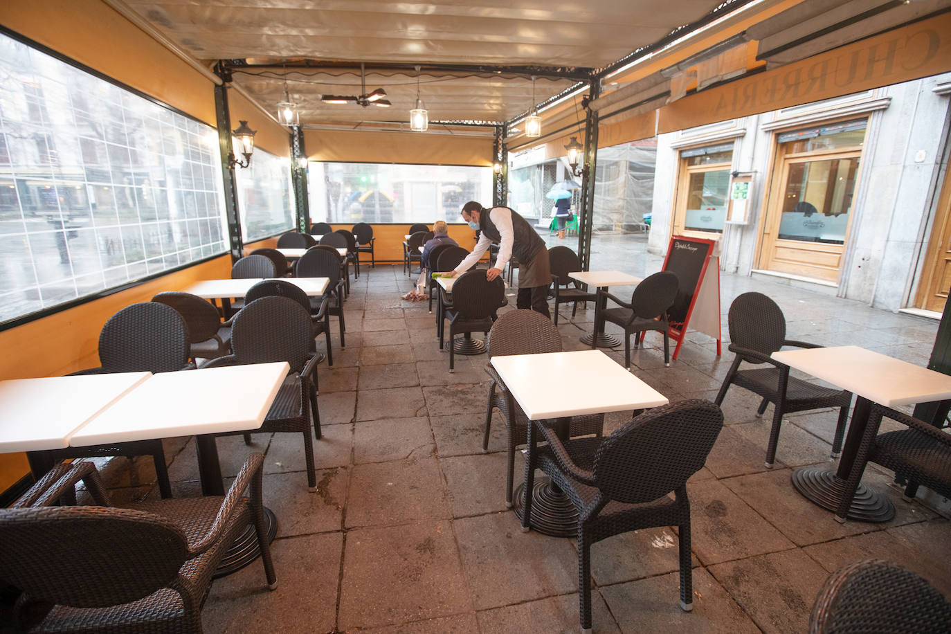 Comerciantes y hosteleros de Granada: «Pasamos de nada a vender nada de nada»