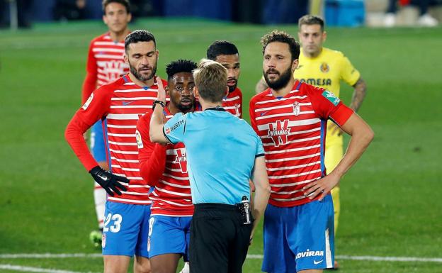 «Esto es una vergüenza», el comentario de Eteki que podría costarle de dos a tres partidos