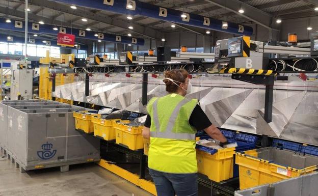 El comercio electrónico empuja a Correos: Más de un millón y medio de paquetes en 2020 en Almería