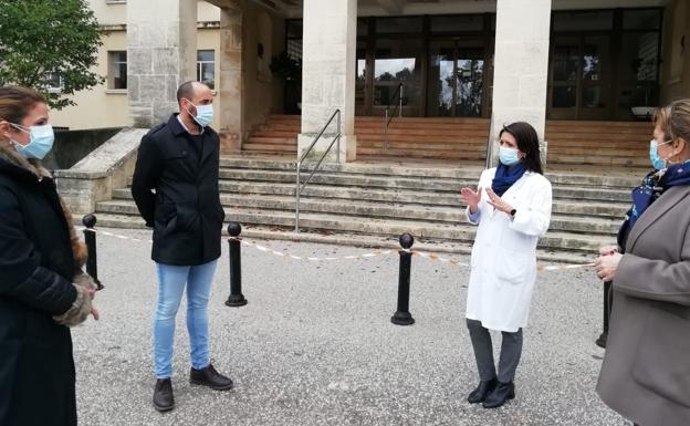 Siete usuarios de residencias para personas mayores son trasladados al Neveral