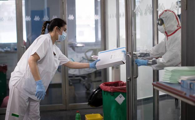 Los médicos alertan de una situación límite en Almería: «El hospital se viene abajo»