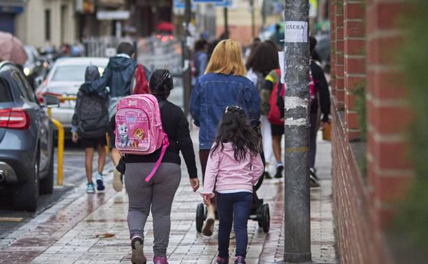 Los centros educativos de Granada piden cerrar en los pueblos con tasa de contagios superior a mil