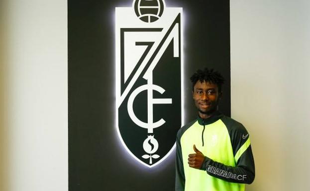 El Recreativo Granada ficha al centrocampista Junior Nkrumah