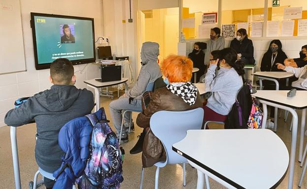 Alumnos jienenses sensibilizan sobre la adicción a las nuevas tecnologías