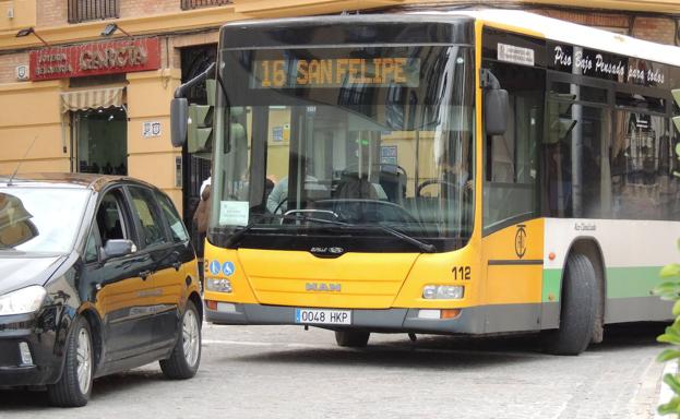 El Ayuntamiento exige mejoras a Castillo en el bus mientras los tribunales resuelven