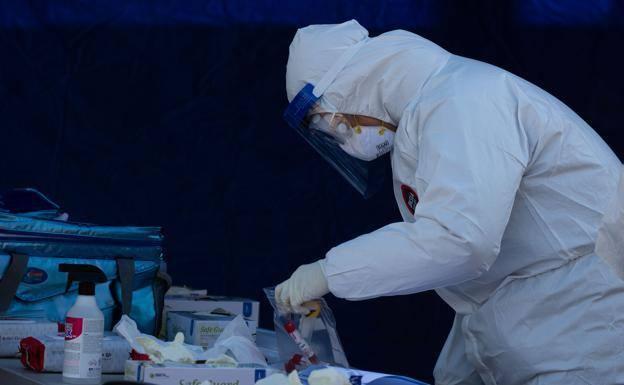 Qué se sabe de la nueva variante del coronavirus aparecida en Sudáfrica