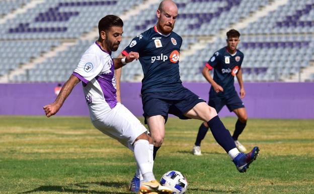 Real Jaén y Atlético Porcuna pugnan en La Victoria por salir del pozo de la clasificación