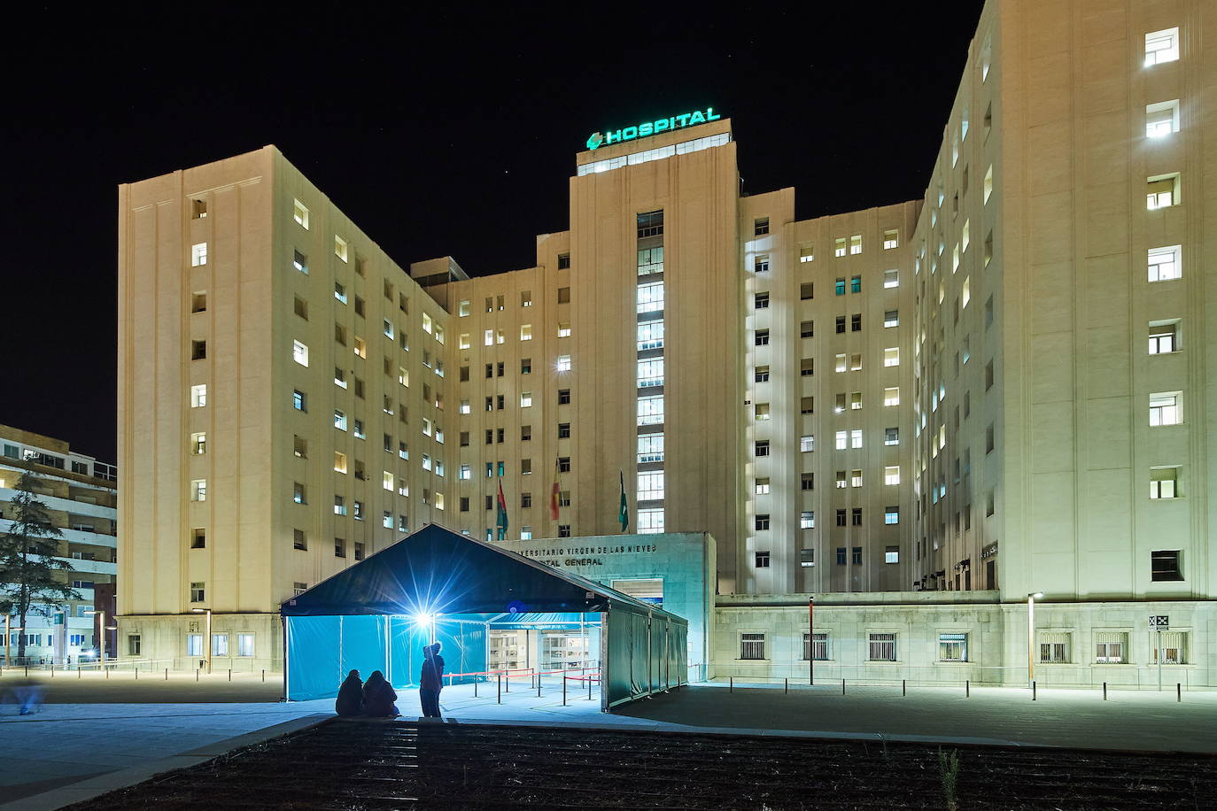 Granada suma 935 contagios en una jornada con un leve descenso de las hospitalizaciones