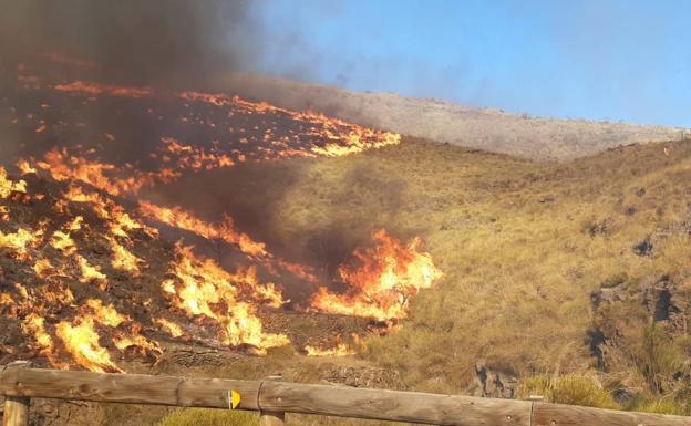 Estabilizado el incendio en Castro de los Filabres, con 300 hectáreas afectadas