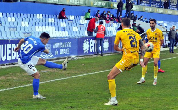 Seis partidos separan al Linares del ascenso a Primera RFEF y del play off a Segunda División