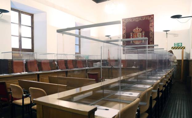 Condenado a un año y medio de cárcel por estafar 15.000 euros a un exjugador del Granada CF