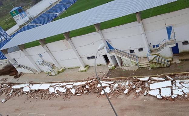 El Ayuntamiento construye un nuevo muro en la zona de preferencia de 'Linarejos'