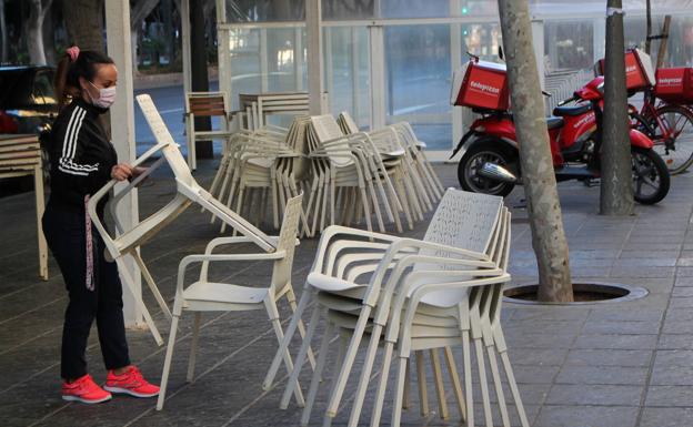 El ritmo de contagios apenas baja en Almería pese a dos semanas de cierres