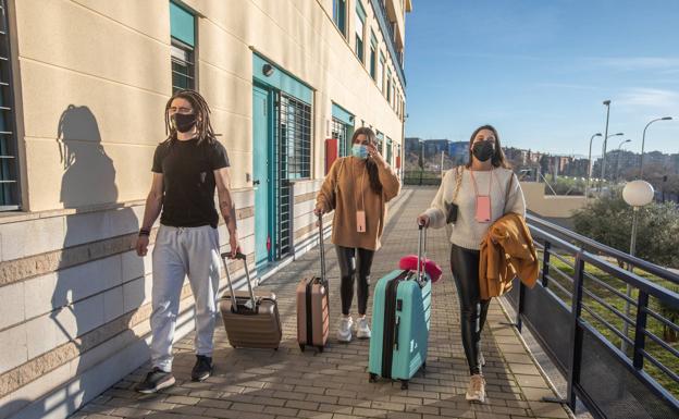 Las residencias de estudiantes de Granada se quedan en la mitad de ocupación con las clases on line
