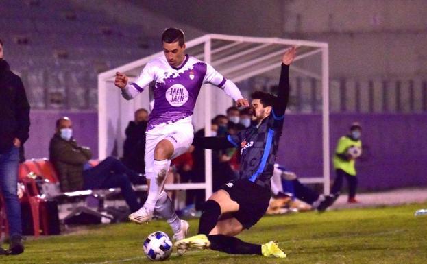 Un Real Jaén, cercenado en lo deportivo, agoniza de la mano de Andrés Rodríguez