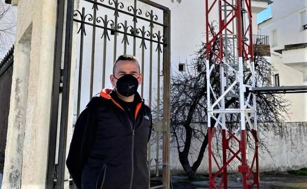 Telefónica retirará la antena que tiene instalada en el casco urbano de Pórtugos para que desaparezca la alarma social