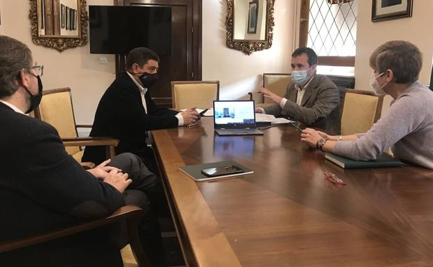 La prioridad municipal es conocer los informes de Defensa antes de que Moncloa decidiera