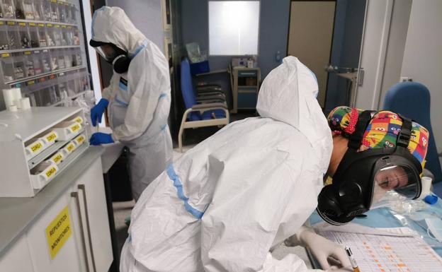 La pandemia dispara las ofertas de empleo para sanitarios en Almería pero no alarga los contratos