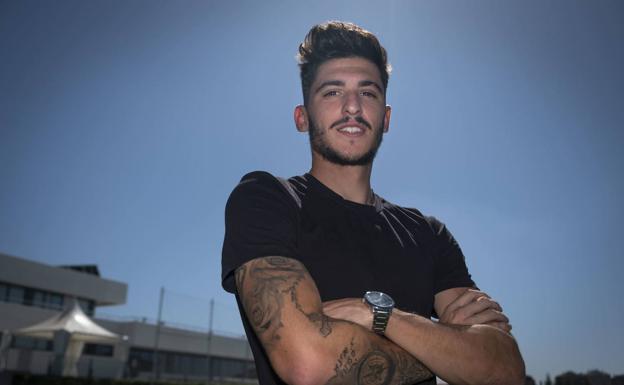 Carlos Neva, un crecimiento sin techo para domar una posición 'maldita'