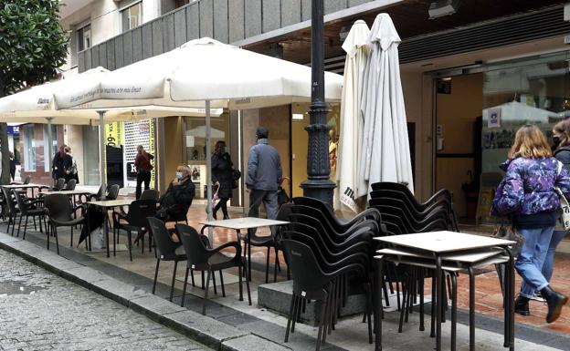 La Junta permite reabrir tiendas y bares o su frontera a diez municipios y cierra Alcalá la Real