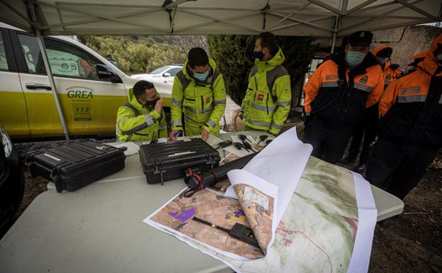 Moclín se moviliza, a pesar de la lluvia, para buscar a Manuel
