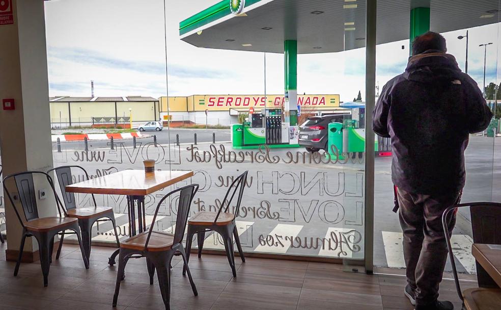 Las gasolineras de Granada, nuevos bares de moda con la pandemia