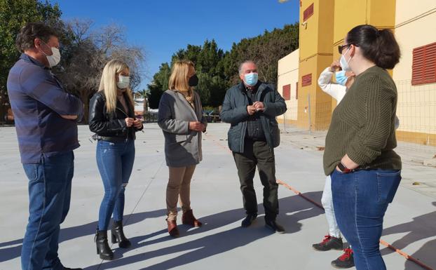 Las obras de la pista deportiva del colegio motrileño Príncipe Felipe ponen fin a una larga demanda del centro