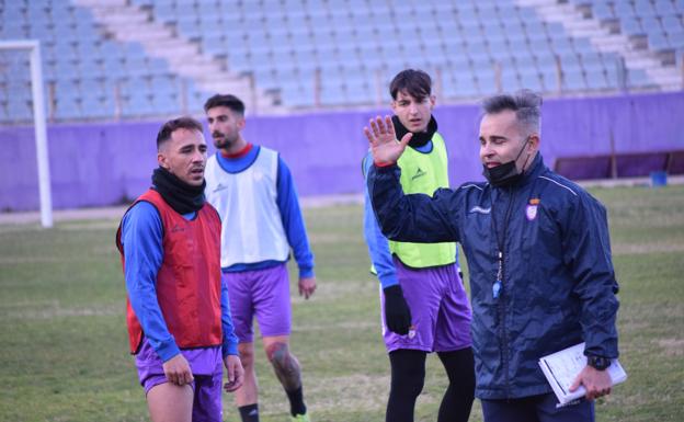 Se aplaza el partido del Real Jaén en Huétor Vega por un positivo por covid-19 en la plantilla del equipo granadino