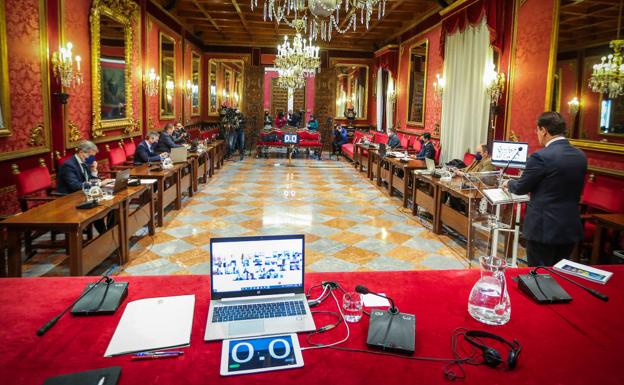 Las rebajas fiscales centran el primer debate del bipartito sobre el estado de la ciudad