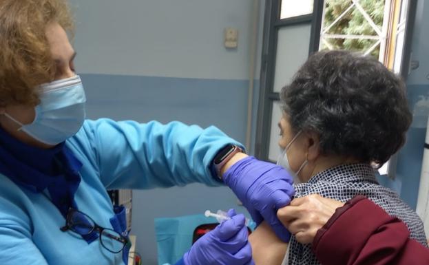 Comienzan a vacunar a los mayores de 80 años en Jaén