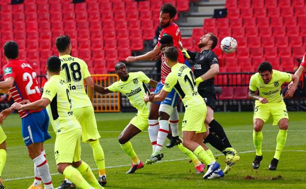 Diego Martínez repite con tres centrales contra el Atlético