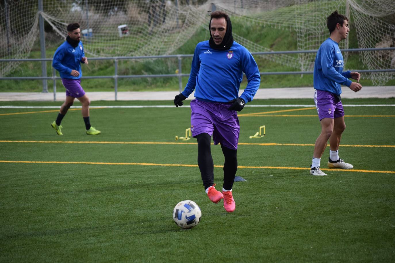 Real Jaén y CDTorreperogil, último clasificado y líder, miden sus fuerzas