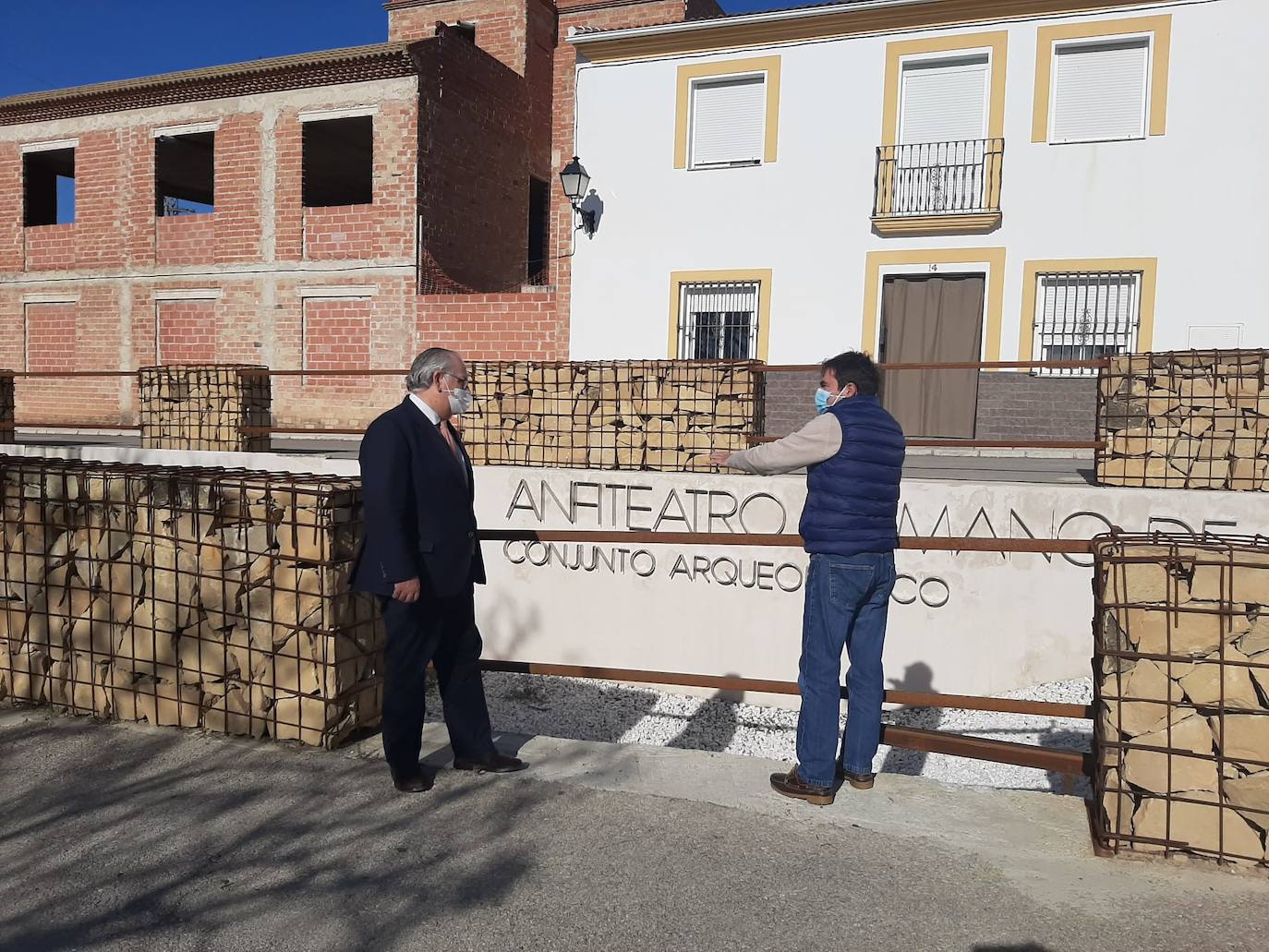 Ceden a Porcuna un tramo de la antigua travesía para recuperar el Anfiteatro de Obulco