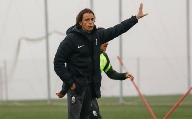 El Granada hace oficial la destitución de David Tenorio al frente del Recreativo