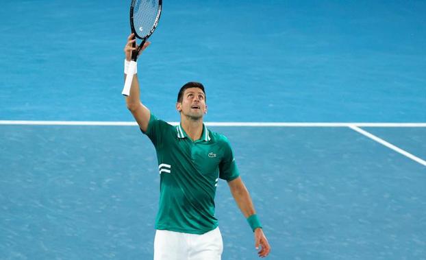 Djokovic se cita en semifinales con el sorprendente Karatsev