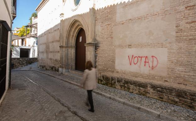 Aparecen dos grafitis nuevos en las iglesias del Albaicín