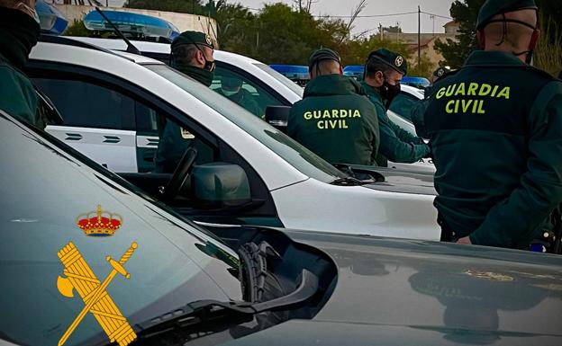 La Guardia Civil detiene al autor de cuatro robos y un hurto en el interior de vehículos en Níjar