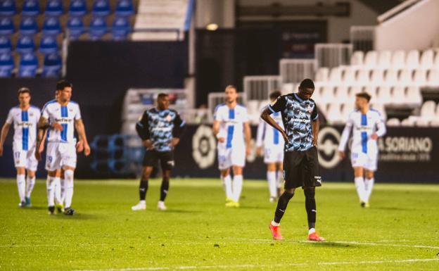 El Almería cae ante un Leganés que gozó de ayuda arbitral