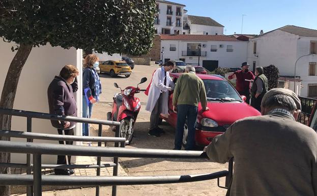 167 vacunas para los mayores de 80 años en Baños de la Encina