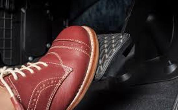 Advierten del riesgo de accidente por un defecto en el pedal de freno de dos modelos de coche