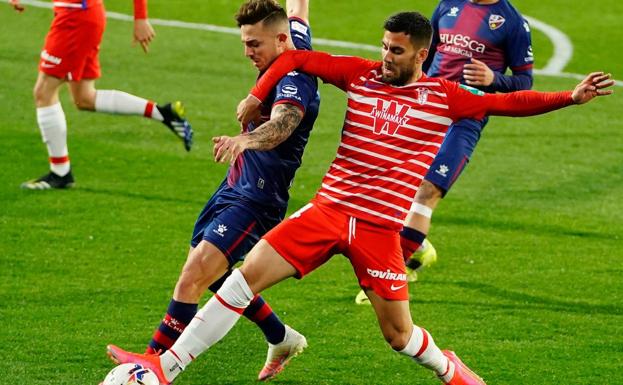 El Granada regala la primera parte y lo paga caro ante el colista