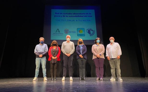 Los pescadores y el Ayuntamiento de Motril presentan una web para conocer los productos de la lonja