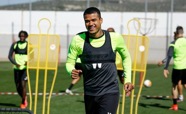 El Granada completa su último entrenamiento antes de volar a Nápoles