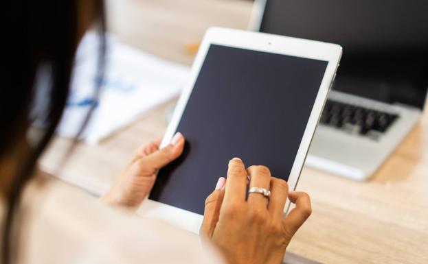 A juicio por espiar datos médicos de la nueva novia de su 'ex' en Granada